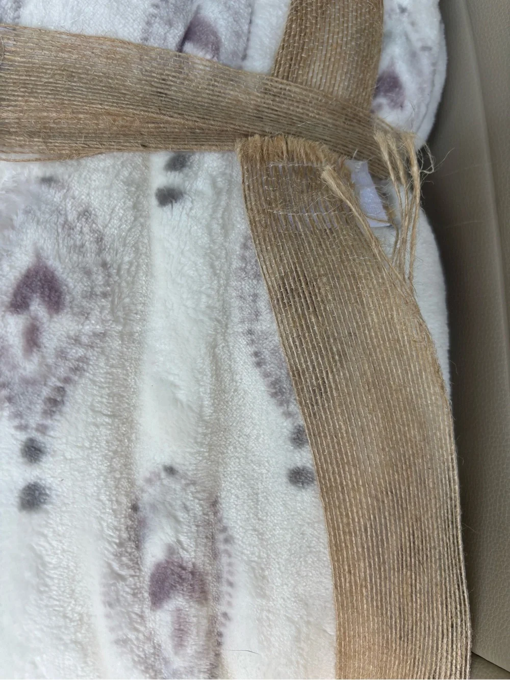NWT Extra Soft Luxury Plush Throw Set in Cream and Brown (2-Pack) Honey + Lilah